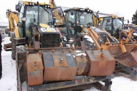 Backhoe, Caterpillar 442E. 4WD. Year 2007 Hours: 3315. Fitted with 4-in-1 bucket. Accessories: bucket, 600 mm + bucket, 400 mm + bucket, Beco, 700 mm + bucket, 290 mm + plans shovel 1800 mm