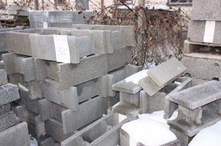 Alla foundation blocks on site, including Funda-blocks 29 cm, 29x20x50