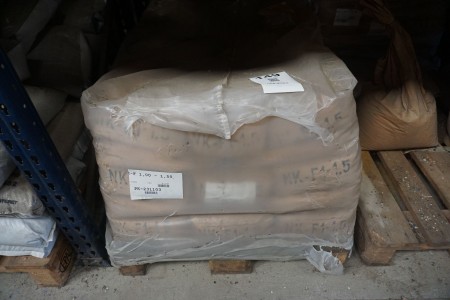 1 pallet with sand for underlayment