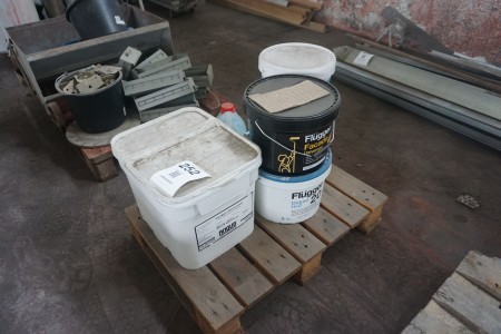 Lot of mixed paint