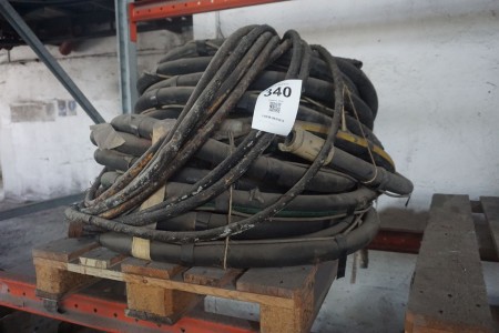 1 pallet with various hoses
