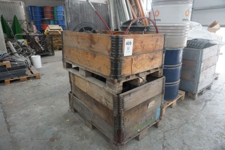 2 pallets with contents