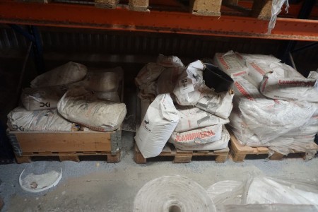 3 pallets of various sand