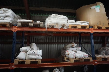 4 pallets of various sand