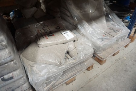 2 pallets with sand for underlayment