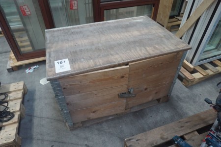 Pallet with various screws & nails