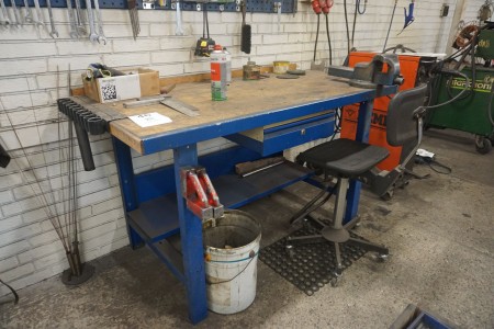 File bench with vise