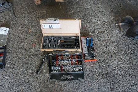 Pop rivet gun + various pop rivets