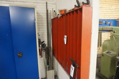 Assortment rack with various threaded rods