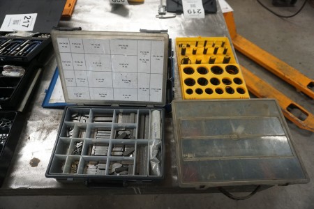 4 pcs. assortment boxes with various notes, pipe pins, o-rings, cable lugs, etc.
