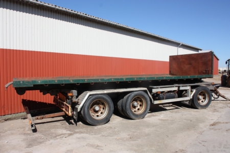 Straw truck / trailer. NOPA. 12/7/1996. Total: 24000 kg. Maximum axle load: 8000 kg. 3-axle. Steel surface, length approx. 7.25 meters. Unsubscribed 19.01.2012