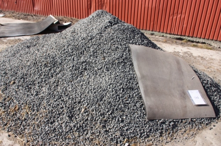 Lot granite chippings, estimated 10-12 tons