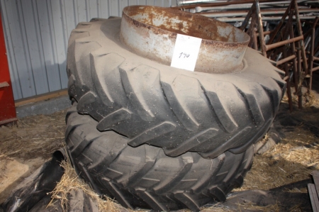 2 dæk for tvillingehjul: Michelin, 18,4 R 38