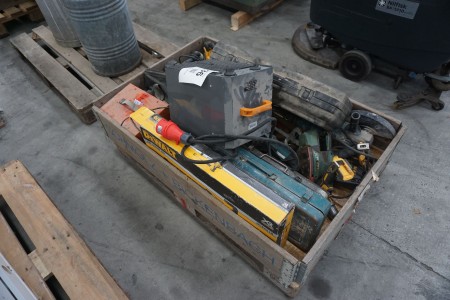 Pallet with various power tools + top key set etc.