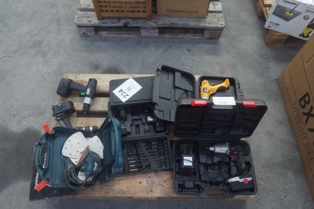 Pallet with various power tools & hand tools