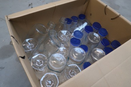 About 30 pcs. glass/bottles