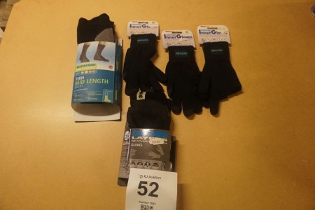 4 pairs of gloves + 1 pair of socks, Oxford