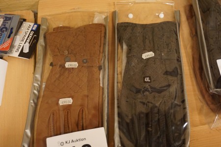 2 pairs of motorcycle gloves, Difi
