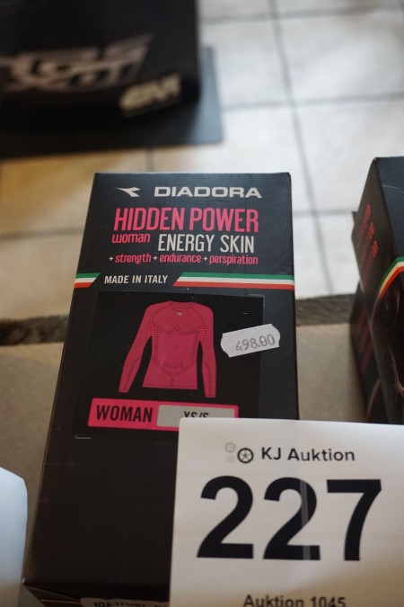 2 Stk. Teile für Damenunterwäsche, Diadora