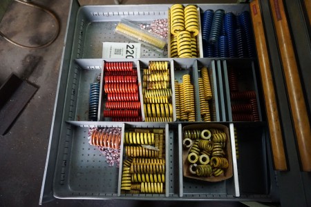 Contents of 1 shelf of various springs, etc.