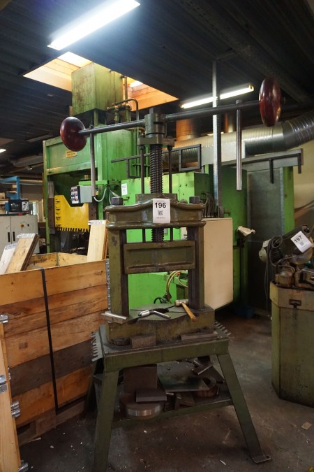 Manual spindle press