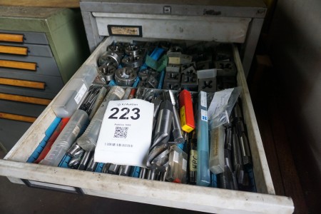 Contents of 1 drawer of various milling heads, drills, tools, etc.