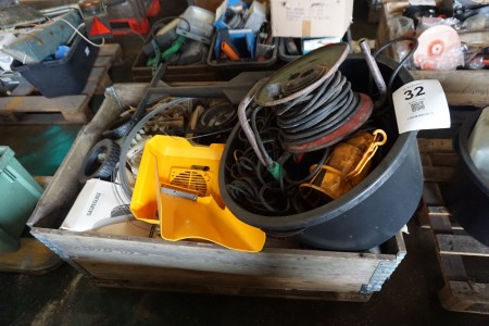 Large batch of spare parts for lawnmowers etc.