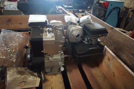2 pcs. Engine, Briggs & Stratton 5HP