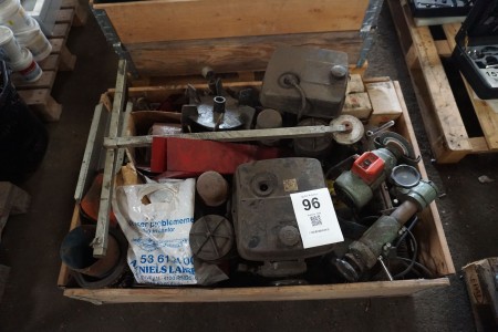 Pallet with various spare parts for lawnmowers etc.