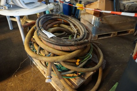 Pallet with various hoses