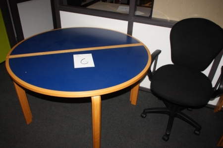 3 stole i formspændt bøg, grønt bolster + kontorstol + rundt bord i 2 dele, ø 120 cm