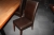 Konferencebord, limtræsbordplade i hårdttræ, 350 x 155 cm, 5 stålben + 8 stole, sort læder