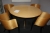Rundt bord, ø 120 cm, træbordplade og metalstel + 4 stole med ryg i formspændt træ, Inredningsform