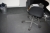 El-hæve sænke skrivebord, 220 x 110 cm + kontorstol, HÅG + køreunderlag + skuffesektion + 2 x papirkurv