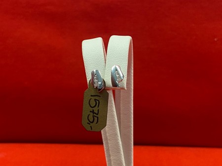 8 carat white gold earrings, Scrouples