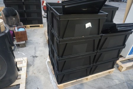 8 pcs. Plastic boxes