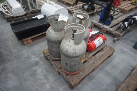 3 pieces. Gas cylinders