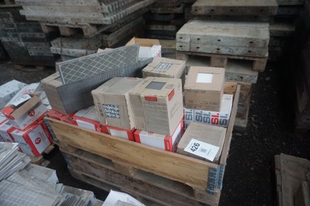 2 pallets with various clinkers/tiles