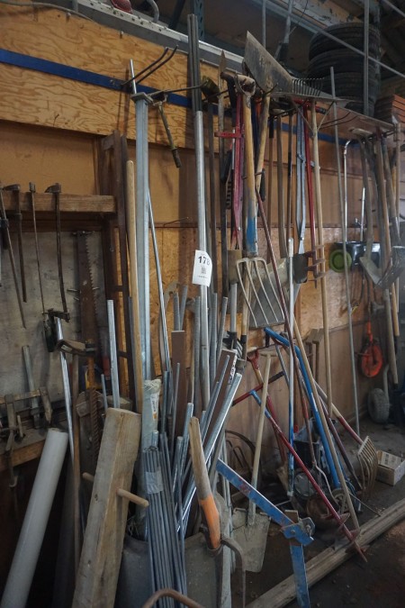 Large batch of mixed hand tools, flamingo cutters, threaded rods, screw clamps, etc.