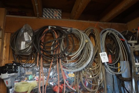 Contents in corner of various belts, steel wire, hoses, etc.