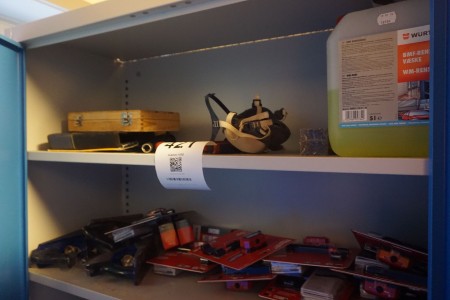 Contents on 2 shelves of various planers & light sets