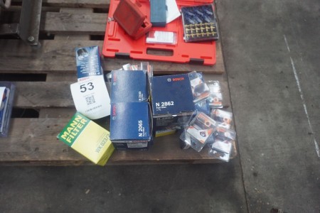 Various oil filters and drain plugs, Bosch