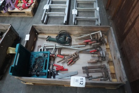 Pallet with various hand tools, screw clamps, etc.