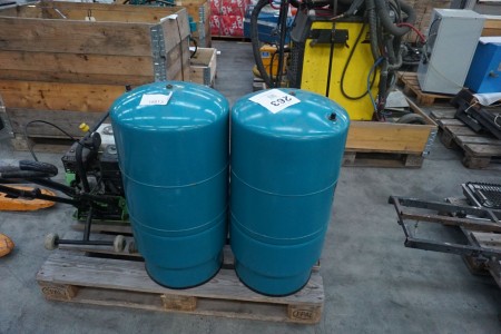 2 pcs. Water tanks
