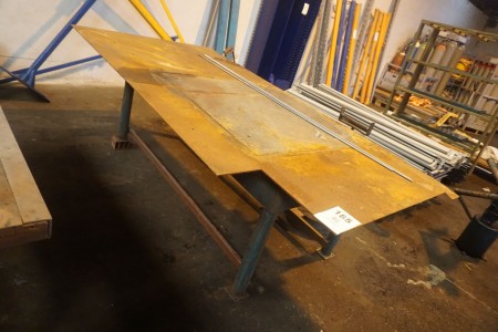 Metal workshop table