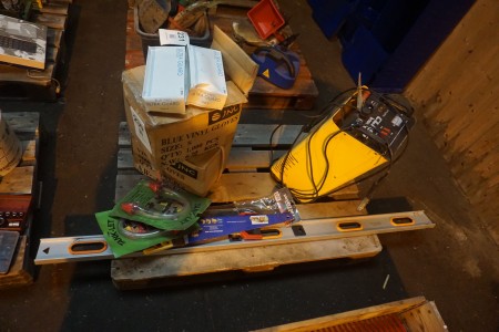 Pallet with various universal chargers etc. incl. batch of disposable gloves