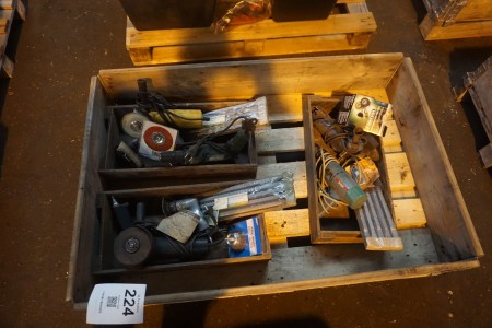 Pallet with mixed power tools, hammer drill etc.