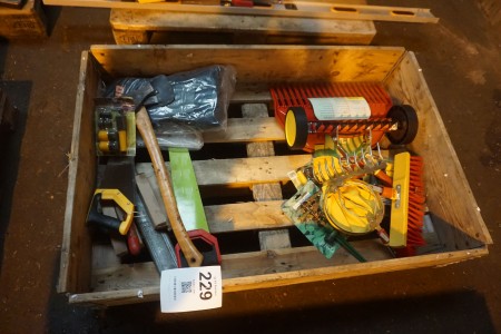 Pallet with various garden tools etc.