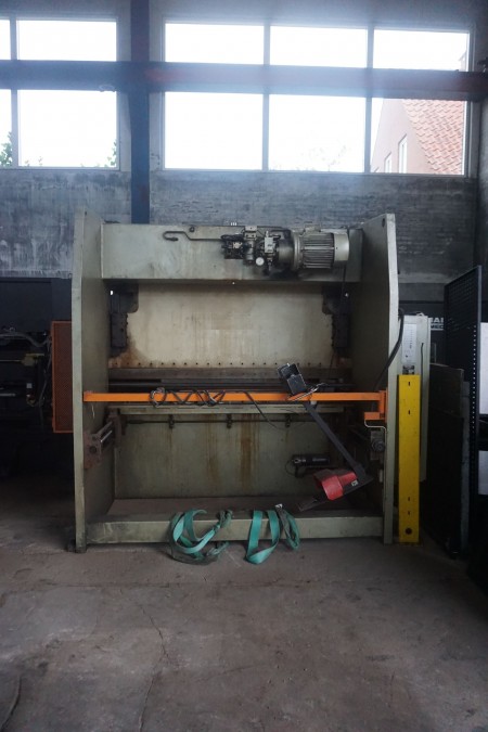 Press brake, DONEWELL 80-2500. Note: Other address