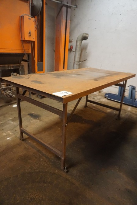 Werkstatttisch aus Metall